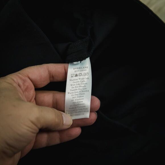 Everlane Size 4 Black Side Zip Elastic Waist Tapered Skinny Leg Cropped Pants - Picture 4 of 6